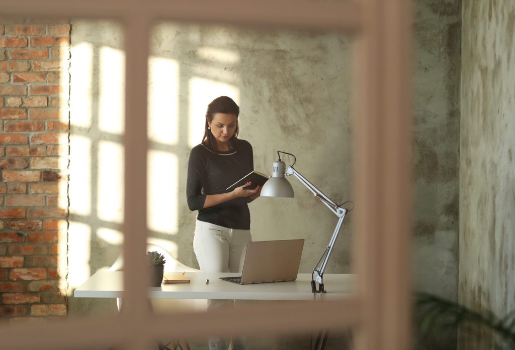 woman at office 2021 09 01 12 10 38 utc